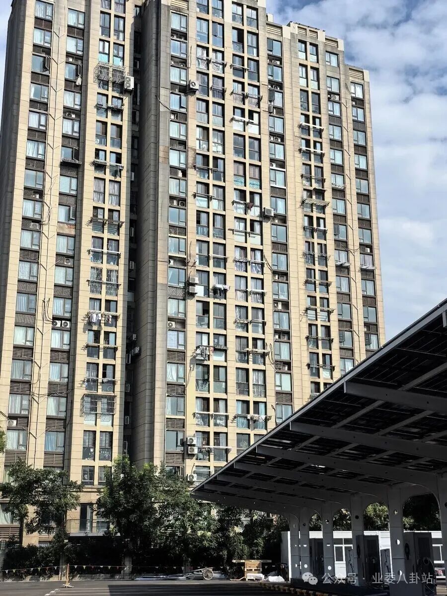 上海业主装光伏,遭小区居民强烈反对!