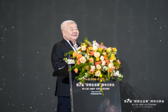 产能过剩、价格厮杀、创新承压：光伏行业多重矛盾凸显，如何突围 2026？